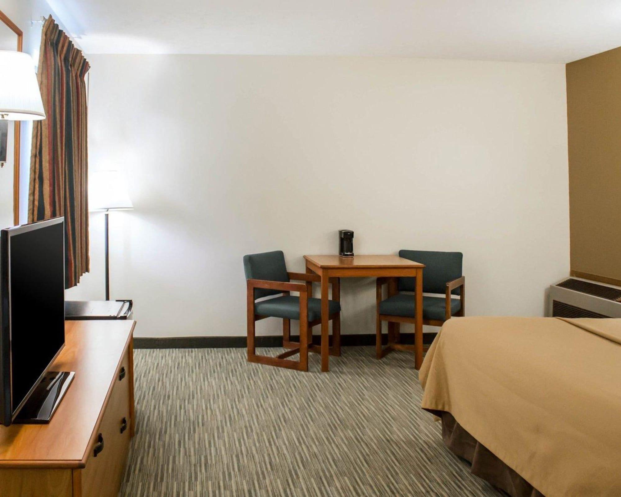 Econo Lodge Елкхарт Екстериор снимка