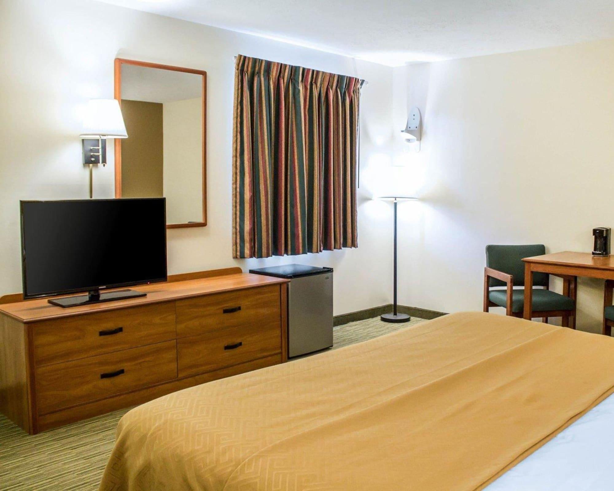 Econo Lodge Елкхарт Екстериор снимка