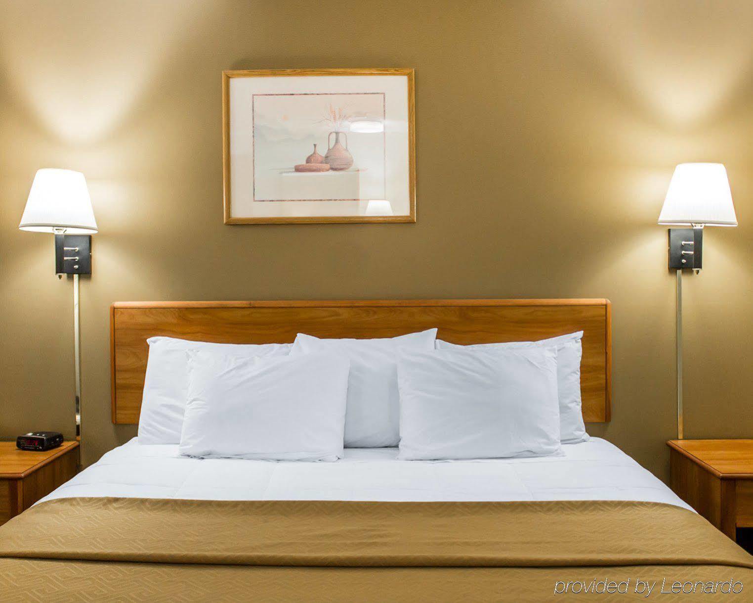 Econo Lodge Елкхарт Екстериор снимка