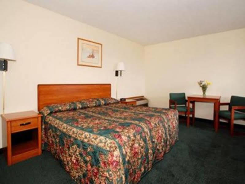 Econo Lodge Елкхарт Екстериор снимка